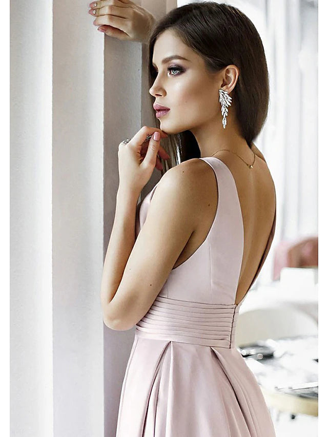 A-Linie Elegantes Verlobungs-Abendkleid mit V-Ausschnitt, ärmellos, Sweep/Pinselschleppe, Satin mit Falten